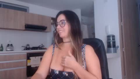 latinpaprika online show from August 14, 2:04 am