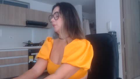 latinpaprika online show from August 14, 11:58 am