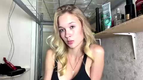 Valerieh online show from August 14, 2:53 pm