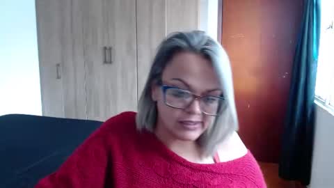 Laura online show from August 4, 9:45 pm
