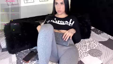 Laura 3 online show from August 15, 8:46 pm