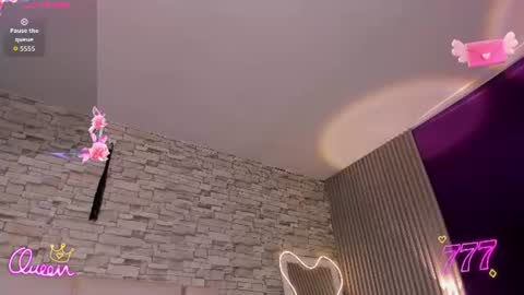 laulin_tay online show from August 15, 7:56 am