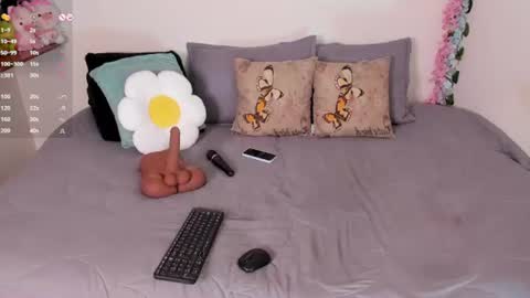 laura1__ online show from August 5, 11:25 pm