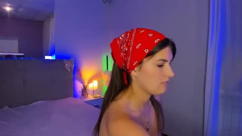 Laura online show from August 4, 11:29 am