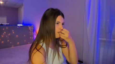 Laura online show from August 12, 9:22 am