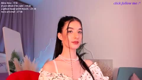 Laura online show from August 5, 9:35 pm