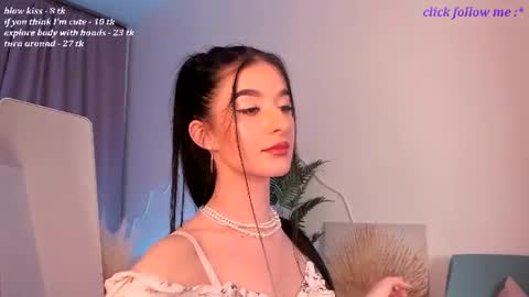 Laura online show from August 5, 10:41 pm
