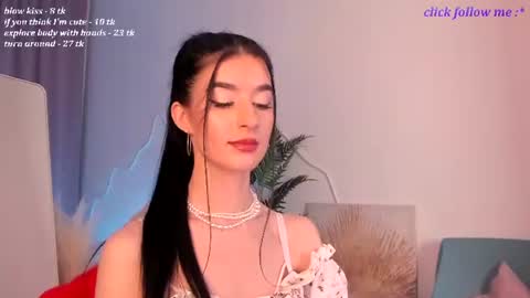 Laura online show from August 5, 11:47 pm