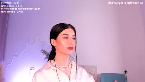 Laura online show from August 7, 9:59 pm