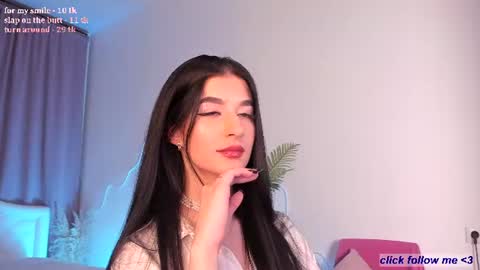 Laura online show from August 8, 8:53 pm