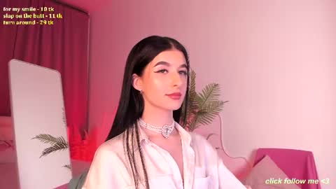Laura online show from August 9, 12:11 am