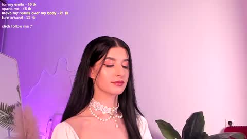 Laura online show from August 15, 9:30 pm