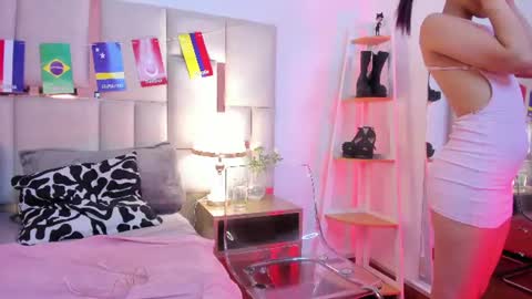 laura_dicardy online show from July 15, 5:47 pm