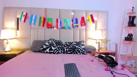 laura_dicardy online show from July 16, 3:46 pm