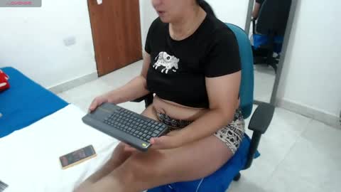laura_foxx2379 online show from August 7, 12:54 am