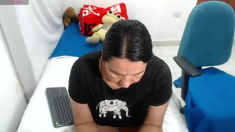 laura_foxx2379 online show from August 7, 2:00 am