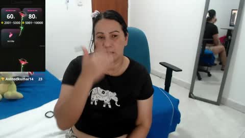 laura_foxx2379 online show from August 12, 10:12 pm