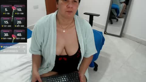 laura_foxx2379 online show from August 13, 1:52 am