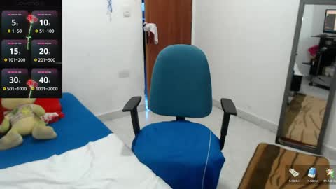 laura_foxx2379 online show from August 13, 6:33 pm