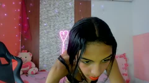 laura_hon11 online show from August 15, 8:02 pm