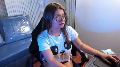 laura_marttin online show from August 13, 8:50 am
