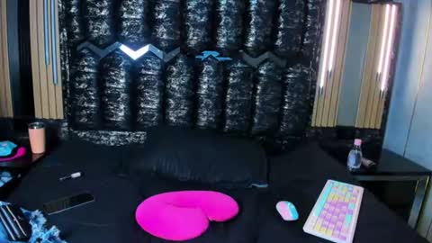 laura_marttin online show from August 15, 9:35 am