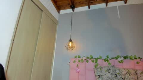 laura_millher online show from August 13, 7:28 pm