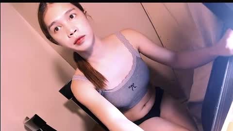 laura_parker69 online show from May 23, 11:35 am