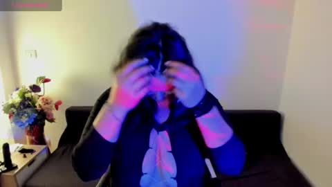 Laura online show from August 8, 10:21 pm
