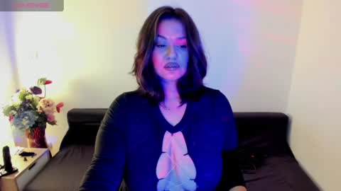 Laura online show from August 8, 11:27 pm