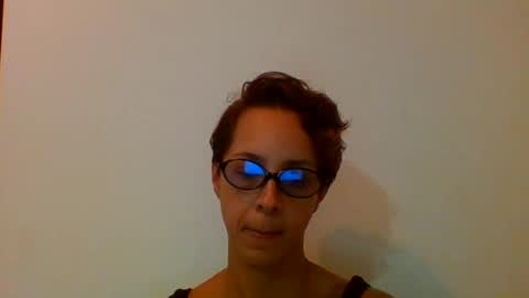 lauragoes online show from August 8, 12:00 am