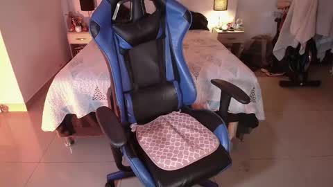 laura online show from April 21, 1:55 am