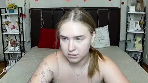 LauraHlot online show from August 6, 6:29 pm