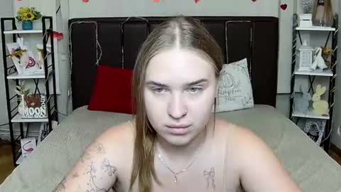 LauraHlot online show from August 7, 12:21 am