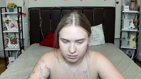LauraHlot online show from August 7, 2:11 am