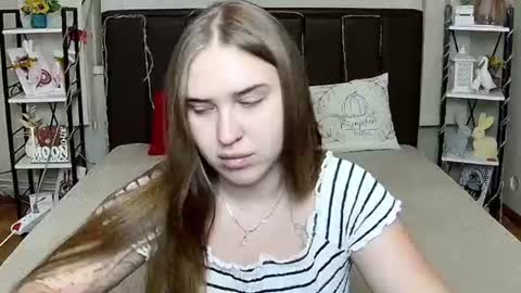 LauraHlot online show from August 7, 5:57 pm