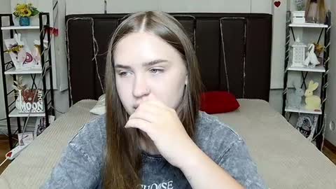 LauraHlot online show from August 9, 8:26 am