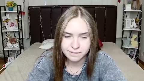 LauraHlot online show from August 9, 11:55 am