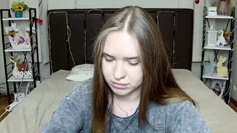 LauraHlot online show from August 9, 1:01 pm