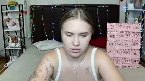LauraHlot online show from August 10, 2:18 pm