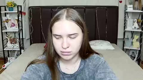 LauraHlot online show from August 15, 5:44 am
