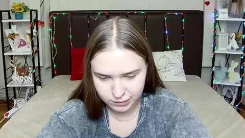 LauraHlot online show from August 15, 7:45 am