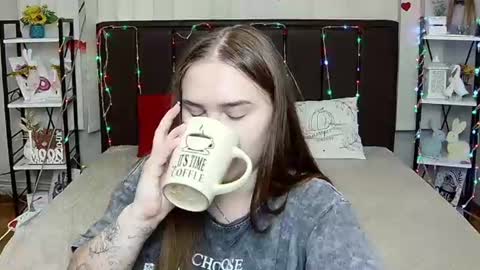 LauraHlot online show from August 15, 2:10 pm