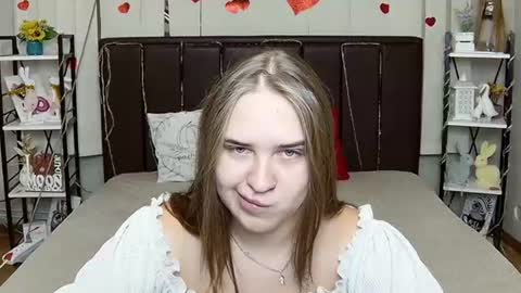 LauraHlot online show from August 16, 5:50 pm