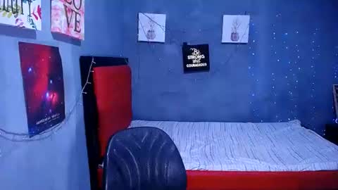lauramossart online show from August 16, 5:44 am
