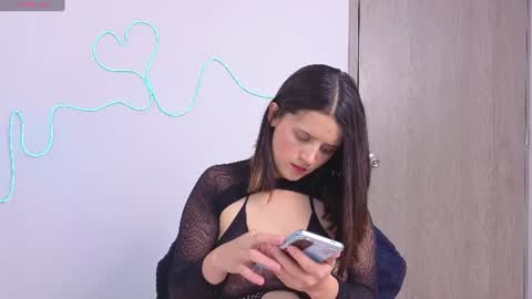Laura online show from August 6, 7:46 pm