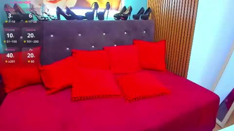laurasinfull online show from August 11, 2:46 am