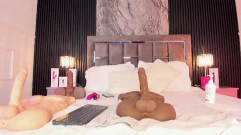 Lauren Weels online show from August 6, 9:14 pm