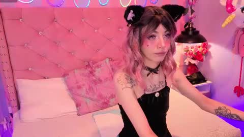 lauren_evans96 online show from August 12, 7:43 am