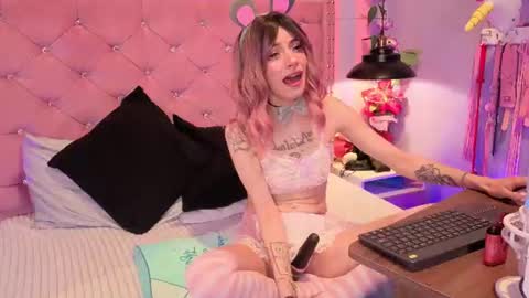 lauren_evans96 online show from August 15, 5:55 am